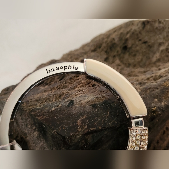 NWT Lia Sophia "Technicolor" White and cut crystal silver bracelet - Picture 3 of 6